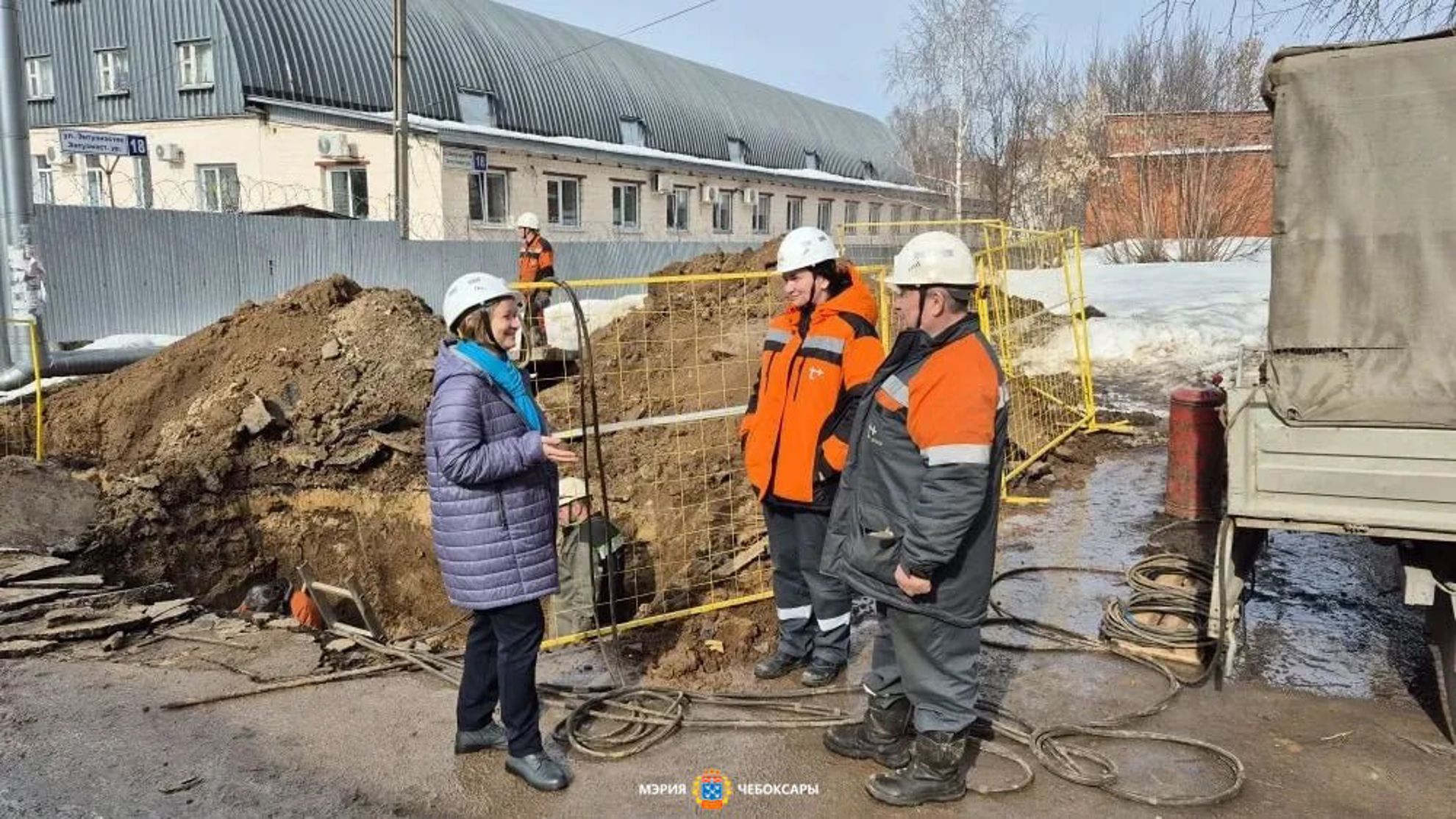 По поручению главы Станислава Трофимова в Чебоксарах усиливают соблюдение правил безопасности на рабочих местах