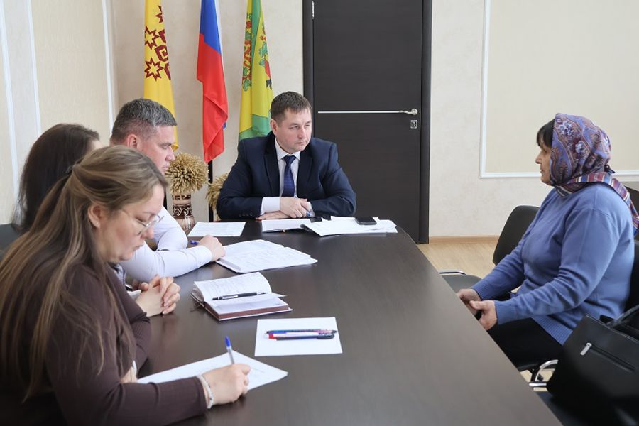 Временно исполняющий полномочия главы Цивильского муниципального округа Юрий Константинов провел очередной личный прием граждан, на который записались 6 цивилян