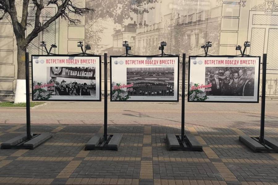 В Чебоксарах на Арбате открылась выставка, посвященная Дню Победы