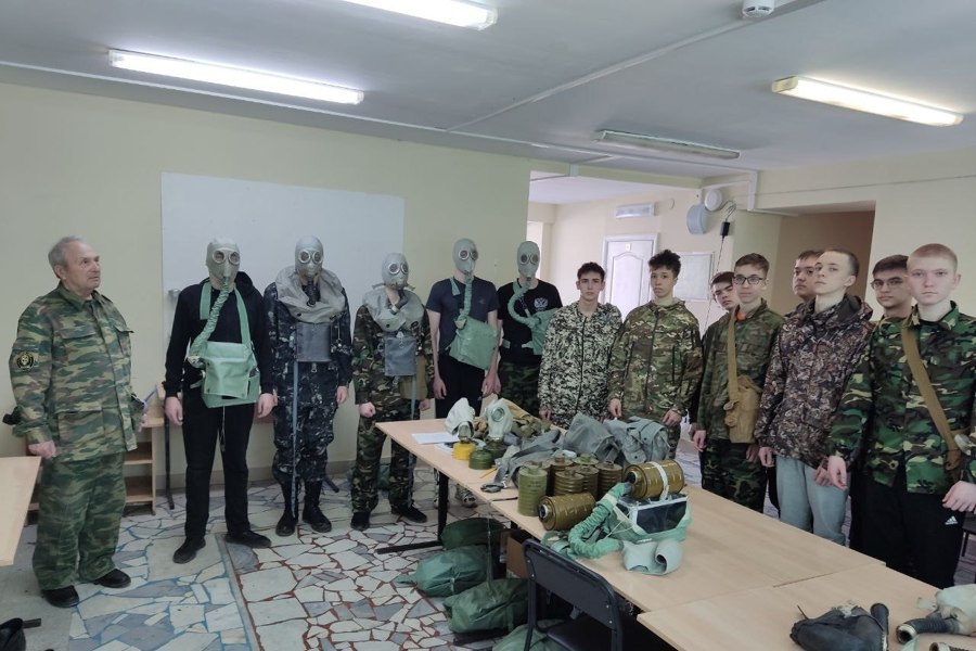 Для школьников и студентов организуют учебные сборы по основам военной службы