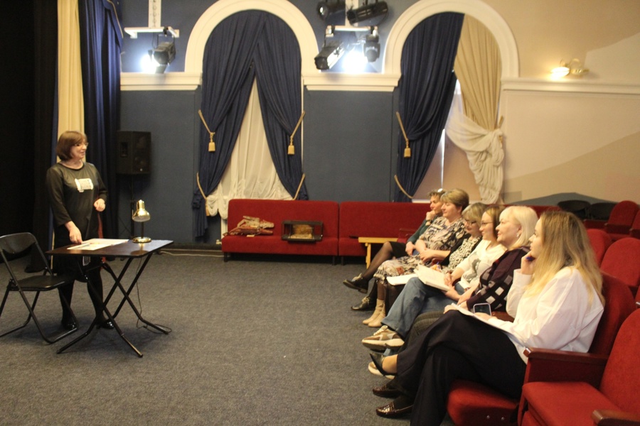 В Чувашском театре кукол провели беседу на тему теневой занятости