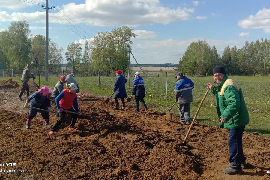 На Радоницу в селе Исаково организовали субботник по благоустройству дороги к кладбищу