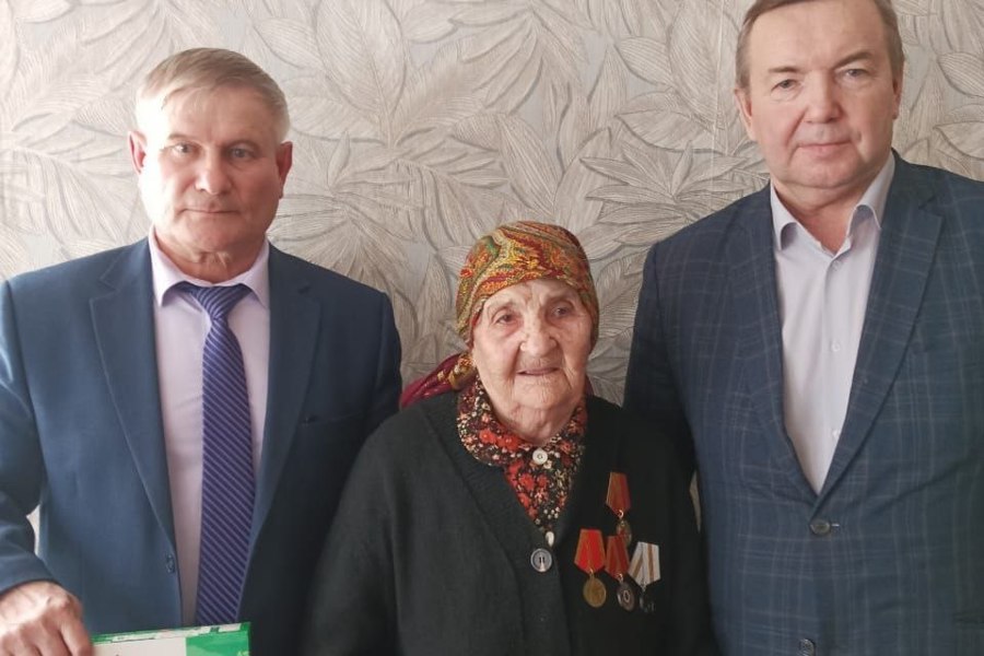 Вручение юбилейных медалей 80-летия Великой Победы