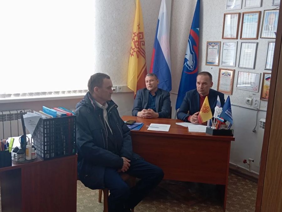 Сегодня в Шемуршинском округе прошел прием граждан в рамках партийного проекта «Единой России» «Школа ЖКХ»