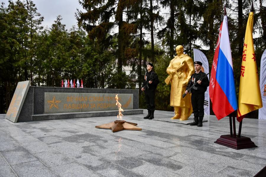 Вечный огонь появился у памятника Неизвестного солдата п. Кугеси