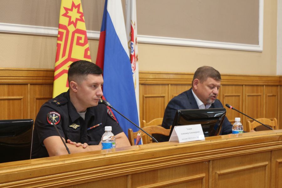 В администрации Чебоксар прошло совещание по комплексной безопасности школ к новому учебному году