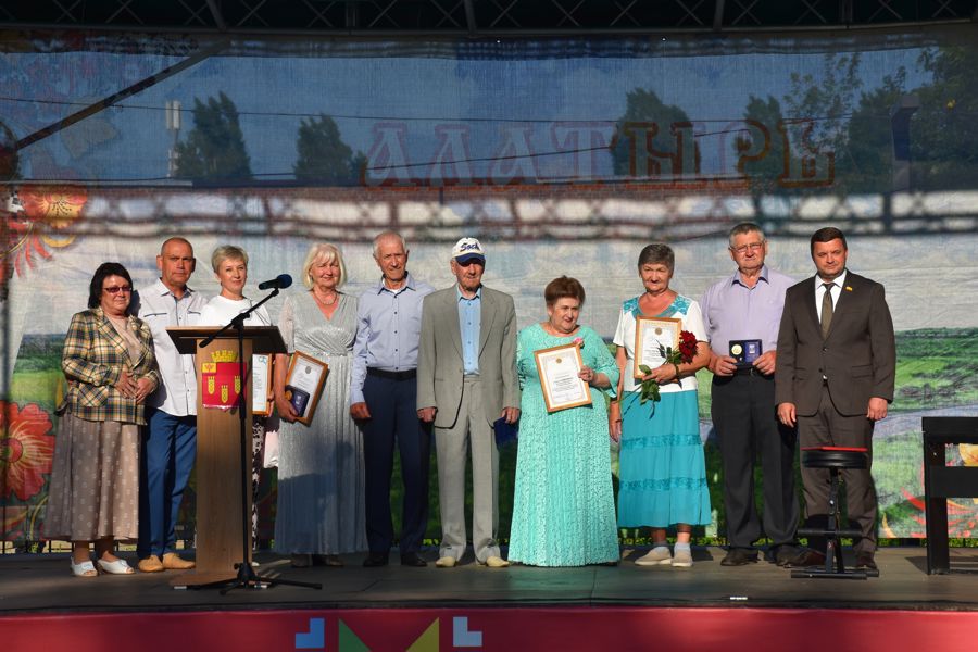 8 июля 2026 года, в день памяти святых благоверных князя Петра и княгини Февронии Муромских — небесных покровителей брака, на территории Алатырского муниципального округа с большим успехом прошли праздничные мероприятия
