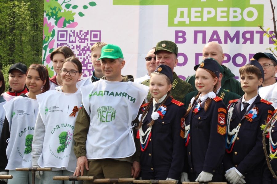 Глава Чувашии Олег Николаев: Сажая деревья в рамках акции «Сады Памяти», мы не только заботимся о природе, но и бережно храним и передаем через поколения память о героизме и мужестве нашего народа