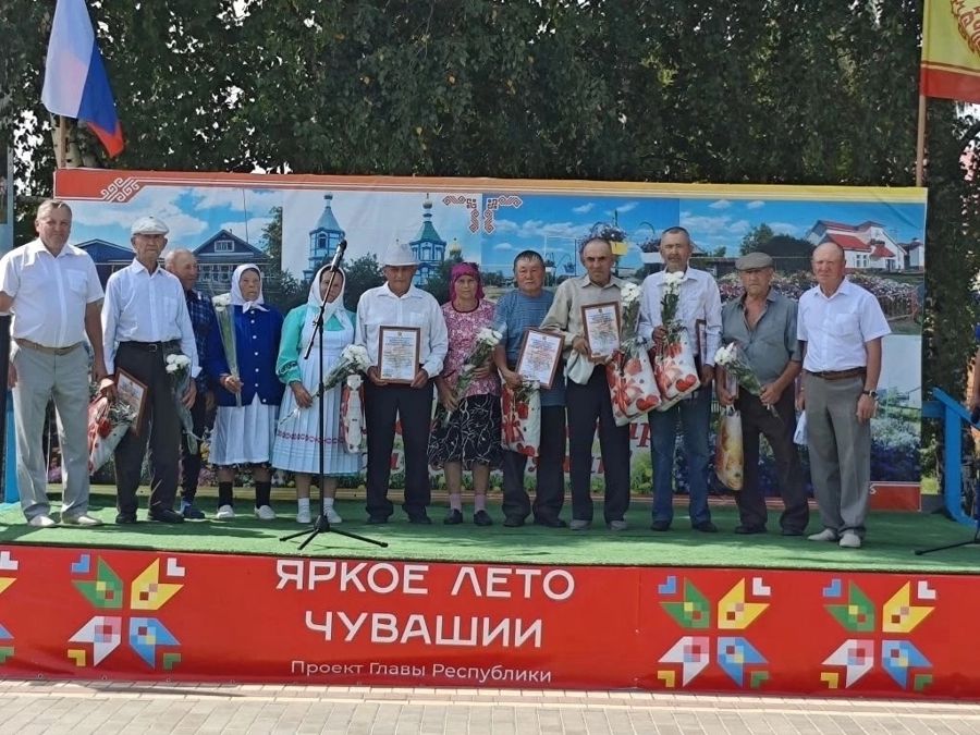 В Хормалах с размахом отметили День села: чествовали семьи-юбиляры, спортивные победы и волонтерские инициативы