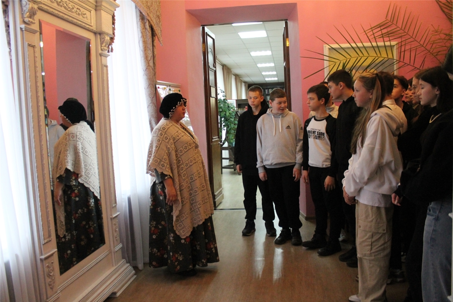 Учащиеся 8 классов средней общеобразовательной школы №29 г. Чебоксары познакомились с историей г.Мариинский Посад.