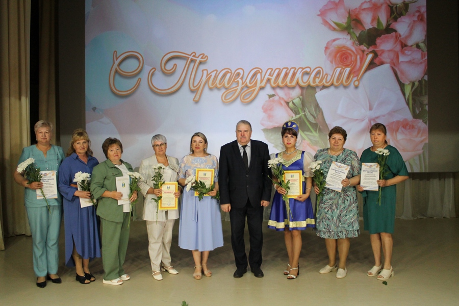 «Если в сердце живёт любовь…»: торжественное мероприятие, посвященное 30-летию Порецкого ЦСОН и Дню социального работника