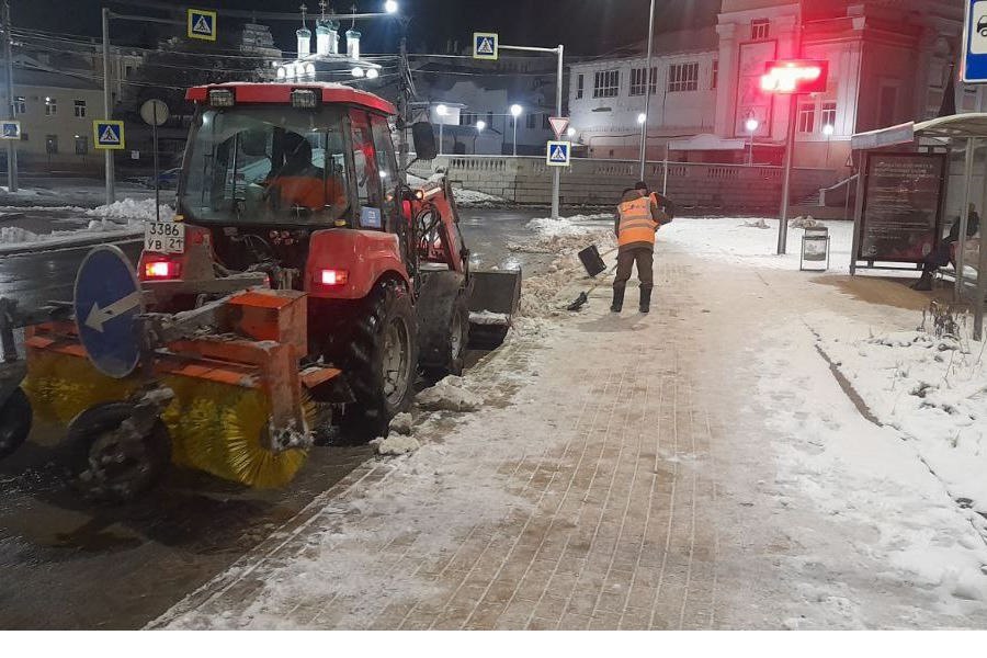 Более полутора тысяч человек вышли на уборку снега в Чебоксарах