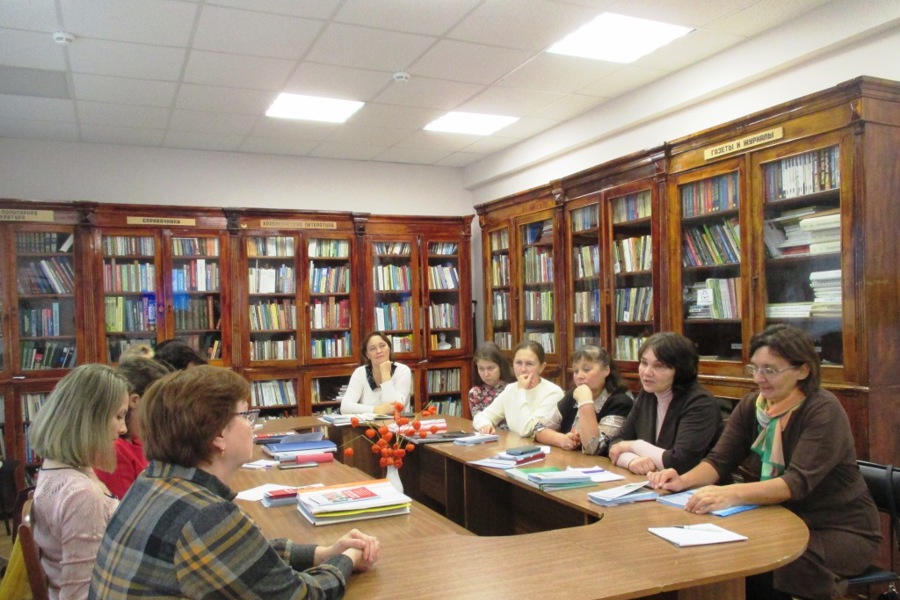 Семинарское занятие со старшими вожатыми и заместителями директоров по воспитательной работе школ Ядринского муниципального округа в Ядринской центральной библиотеке
