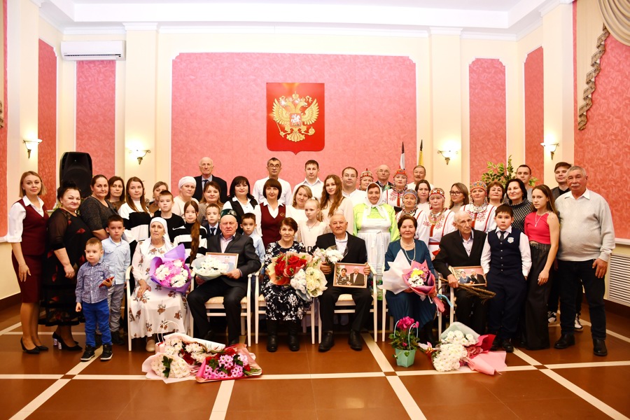 Чествование золотых юбиляров семейной жизни  во Дворце бракосочетания - «Полвека вместе - золотая свадьба!»