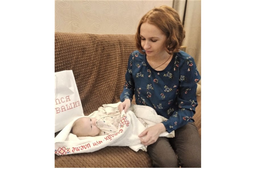 Семья Михайловых из Чебоксар в преддверии Дня Чувашской вышивки получила «Подарок новорожденному»