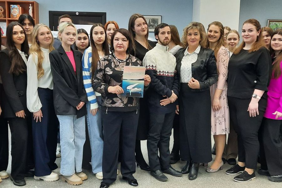 В Национальной библиотеке Чувашии презентовали нотный сборник  «Эстрадные пьесы для фортепиано»