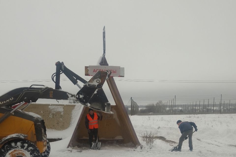 Дорожные службы активно расчищают остановки и зоны ожидания общественного транспорта
