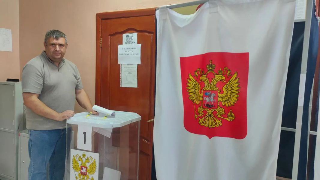 Депутат Собрания депутатов Алатырского муниципального округа первого созыва Уткин Евгений Константинович принял активное участие в голосовании