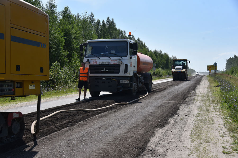 В Ибресинском округе продолжается масштабное обновление республиканской трассы: Игорь Семёнов проверил ход работ по регенерации дорожного полотна
