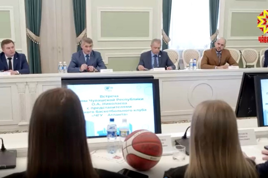 Олег Николаев поздравил баскетболисток «ЧГУ-Атланта» с десятилетием клуба
