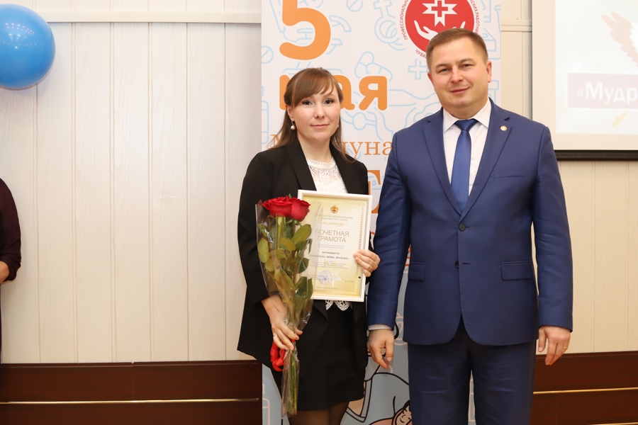 Владимир Степанов принял участие в мероприятии, посвященном Международному дню акушерки
