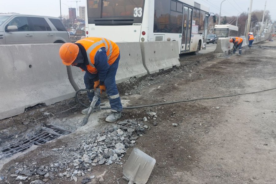 В Чебоксарах продолжается ремонт Гагаринского моста