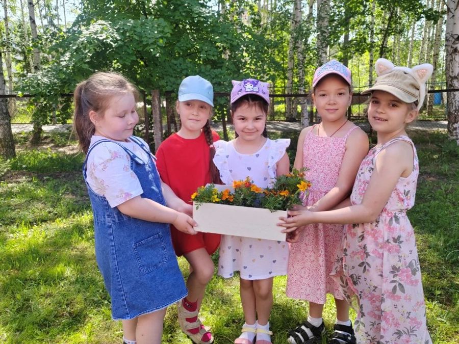 Более 300 дошколят Новочебоксарска приняли участие в акции «Посади цветок»