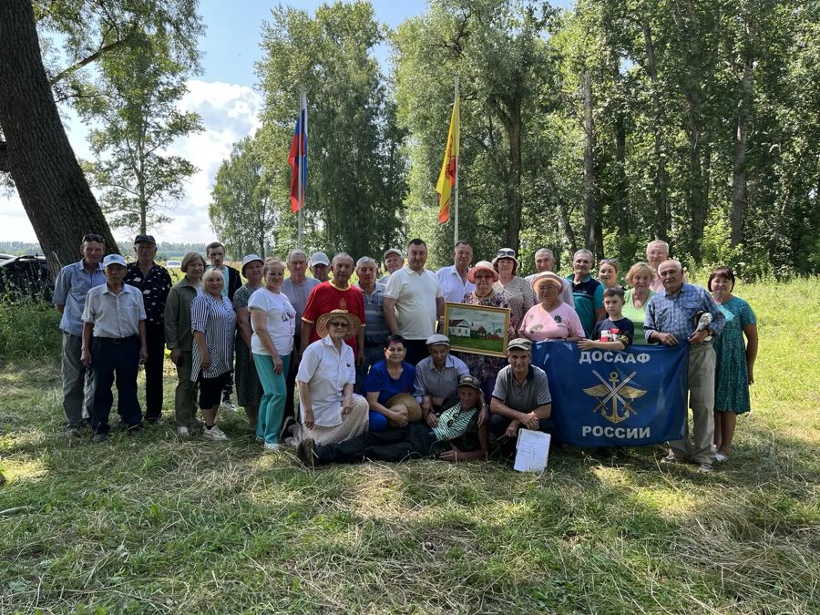 День рыбака – праздник, который объединяет людей разных поколений, но особую атмосферу ему придают представители старшего поколения