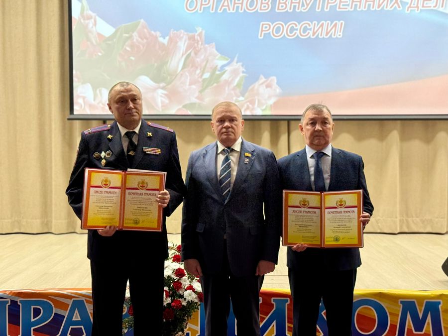 Заместитель Председателя Госсовета Чувашии Виктор Горбунов поздравил ветеранов органов внутренних дел с профессиональным праздником