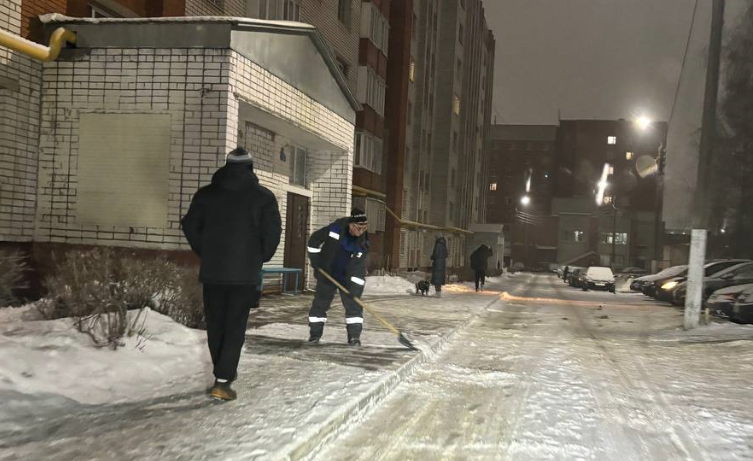 Уборка снега и наледи - первоочередная задача коммунальных служб