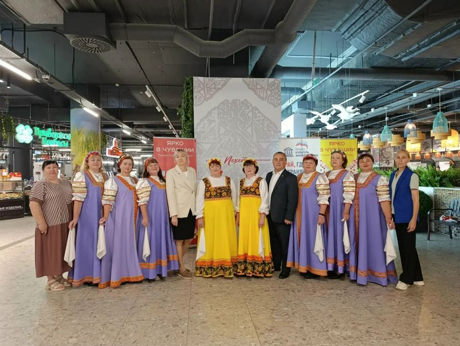 Ансамбль «Сударушка» подарил праздник русской песни на агромаркете «Пехет»