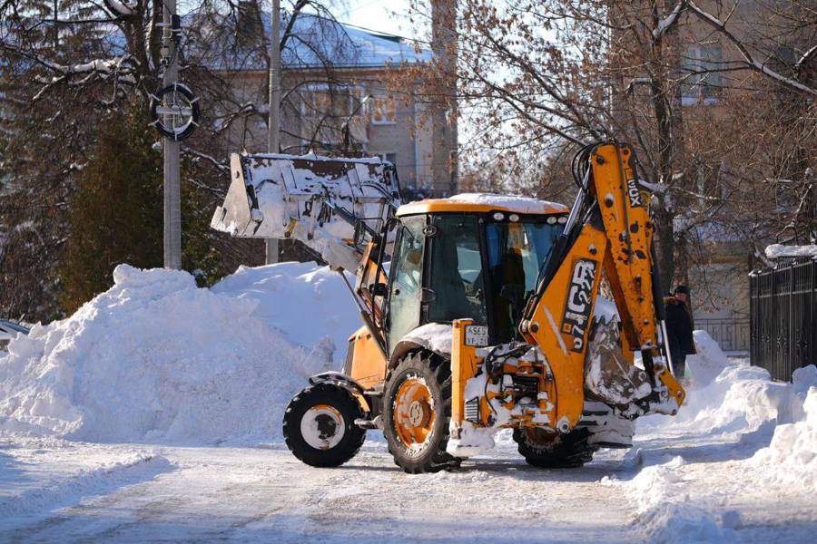 На дорогах Чебоксар задействовано более 290 единиц снегоуборочной техники