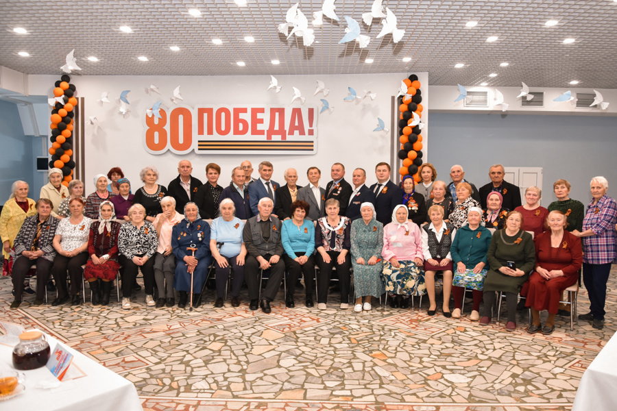 Чувашия помнит своих героев: в преддверии 80-летия Победы Олег Николаев встретился с тружениками тыла и «детьми войны»