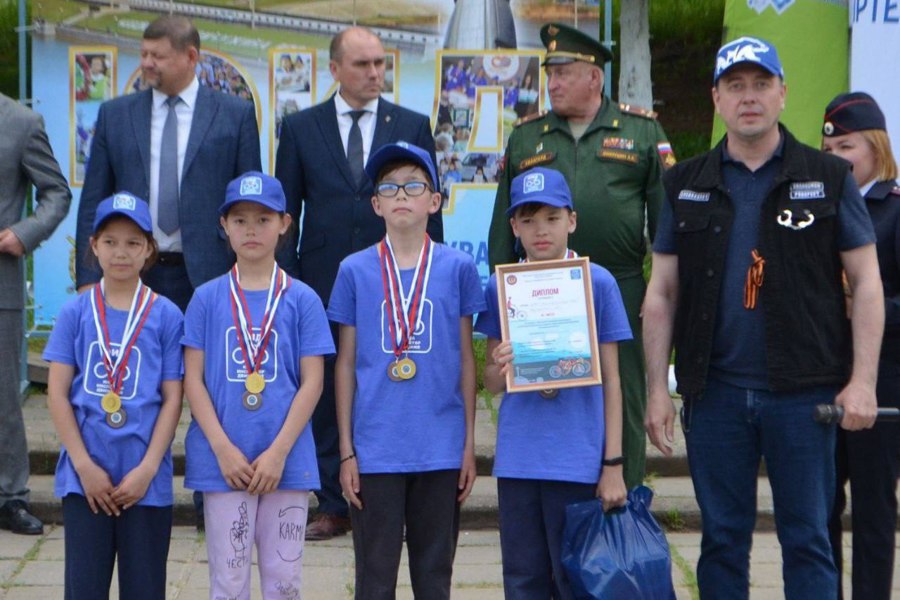 Олег Белов поздравил победителей конкурса юных инспекторов движения «Безопасное колесо»
