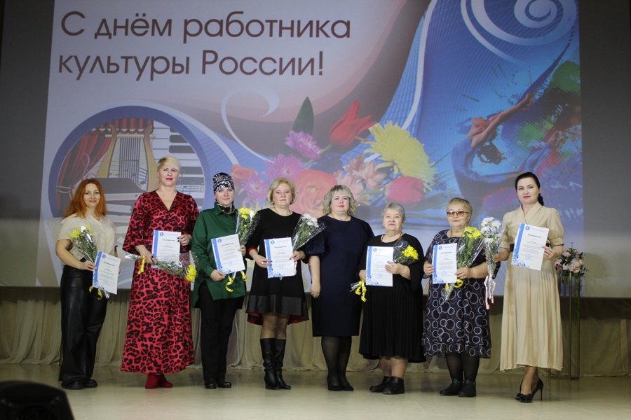 Евгений Лебедев поздравил работников культуры Порецкого округа