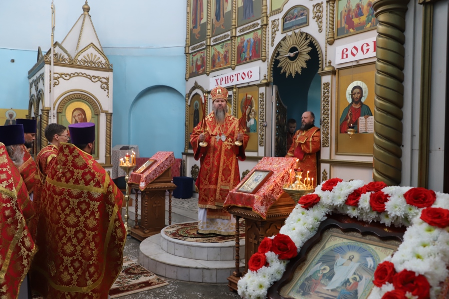 Божественная литургия с Пасхальным крестным ходом в Светлую пятницу в храме святого благоверного князя Александра Невского с. Яльчики