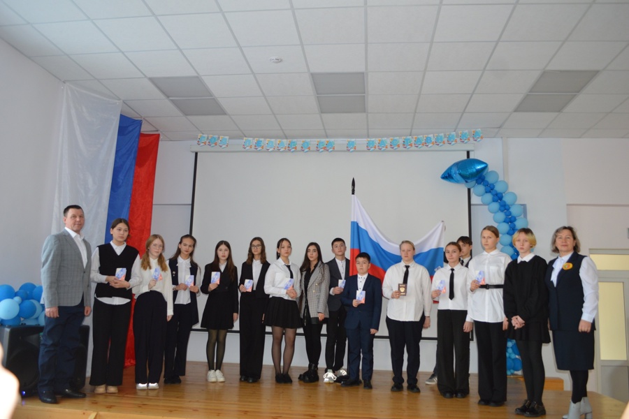 14 декабря 2023 года в актовом зале МБОУ «Красноармейская СОШ» в рамках Всероссийской Акции «Мы - граждане России!» прошла торжественная церемония вручения паспортов