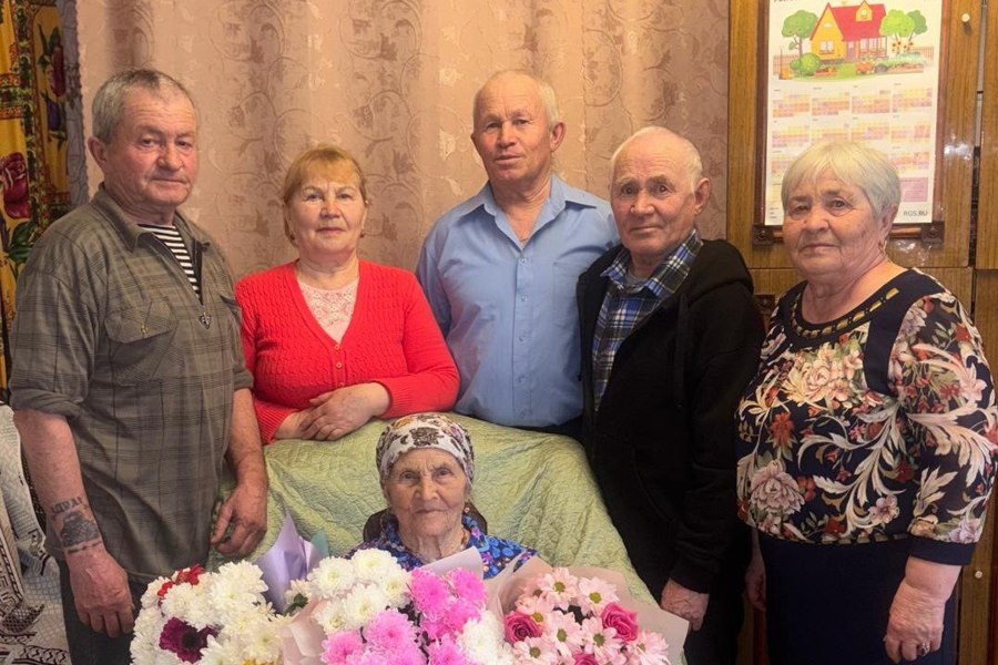 95-летний юбилей отмечает труженица тыла Раиса Петровна Макарова, жительница Мариинско-Посадского округа