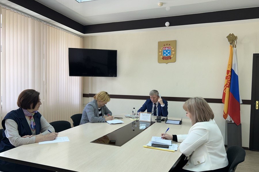 Диалог власти и жителей Ленинского района: вопросы благоустройства озвучены на прямой линии в Чебоксарах