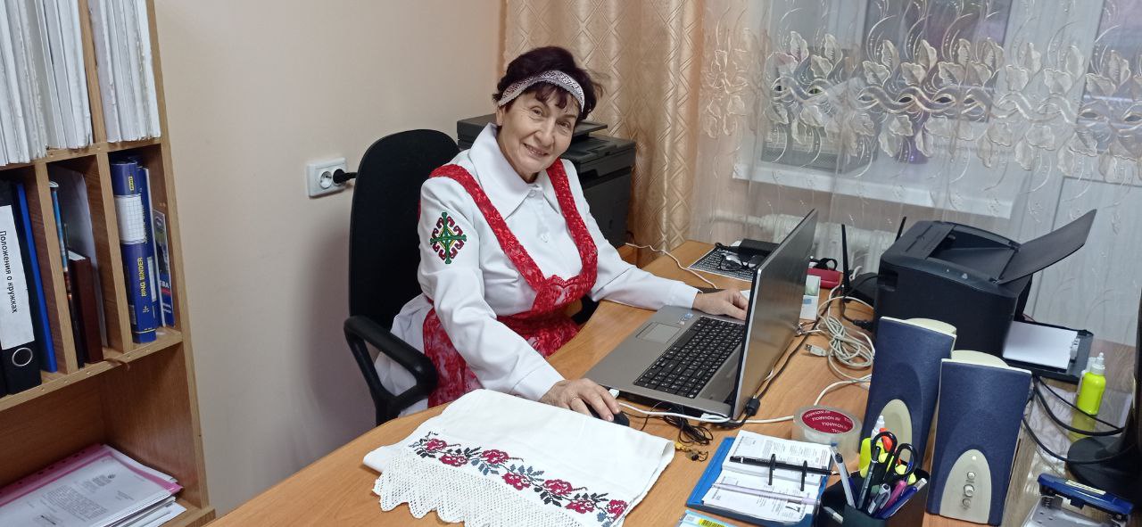 На работу с вышивкой.