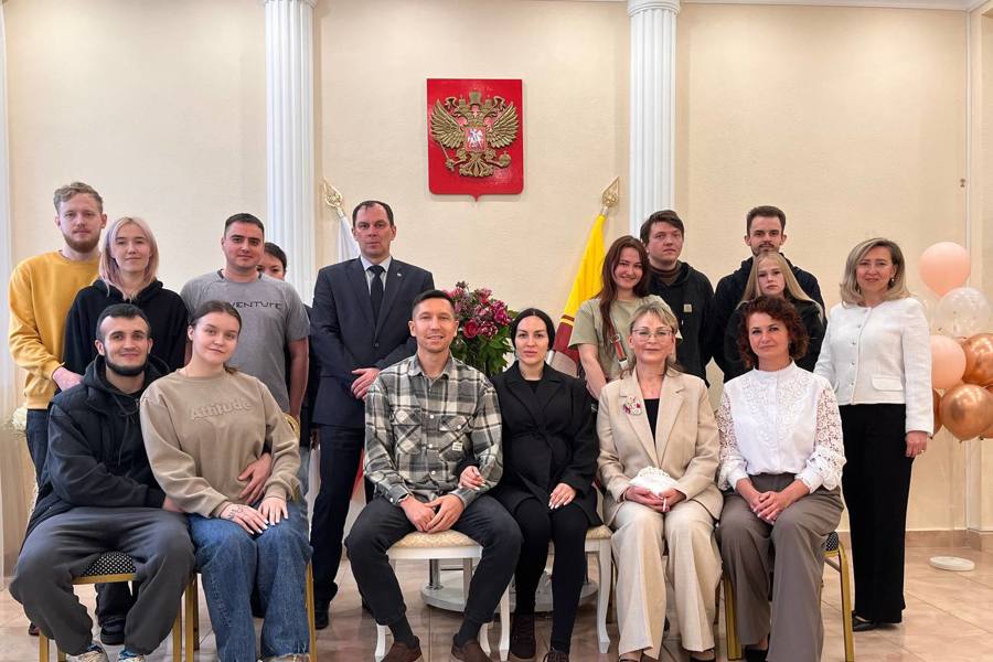 В Чебоксарах молодожены встретились с психологами