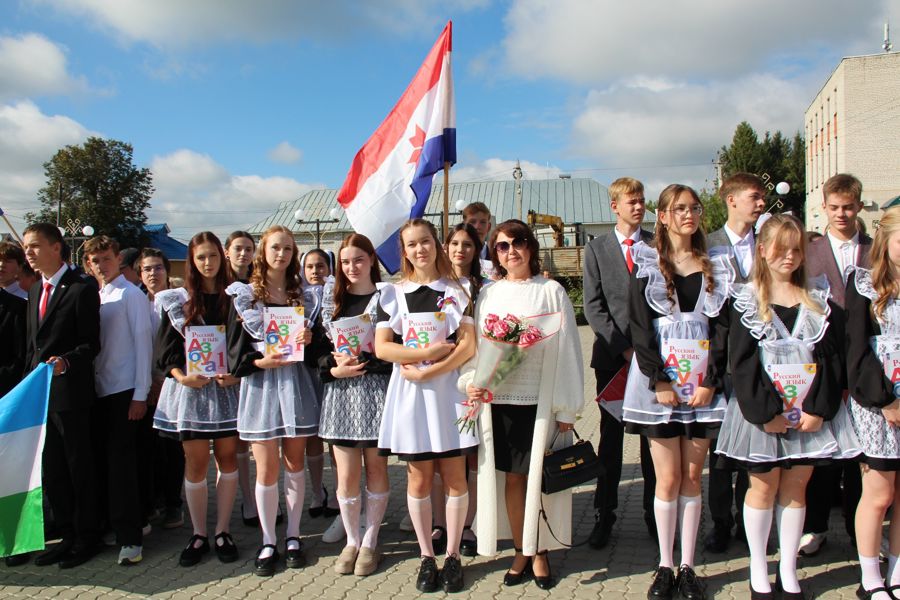 С Днём знаний! Аликовская школа им. И.Я. Яковлева открыла двери для новых учеников