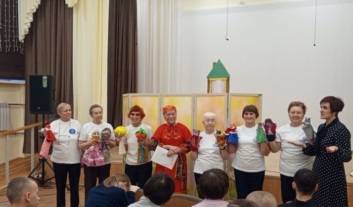 Артисты Кукольного театра выступили перед детьми в Кугесях