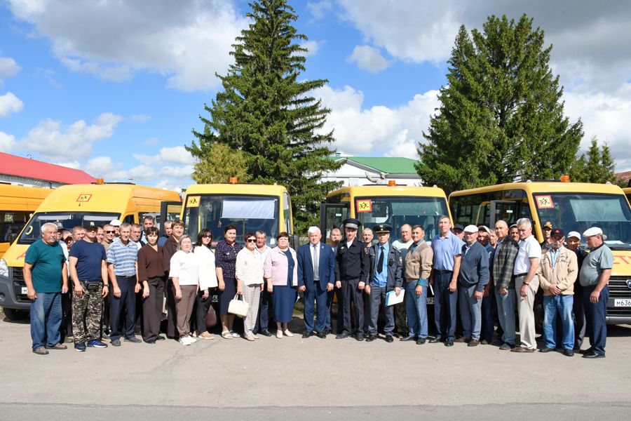 В Батыревском муниципальном округе проверили готовность школьных автобусов к новому учебному году