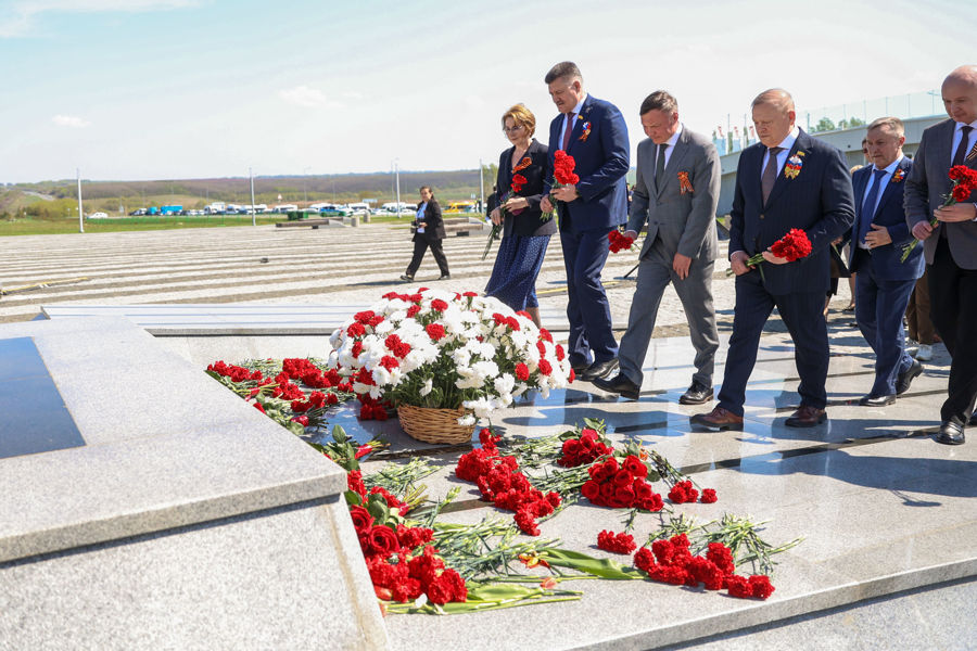 Новый Вечный огонь зажегся в Чувашии от пламени Сурского рубежа