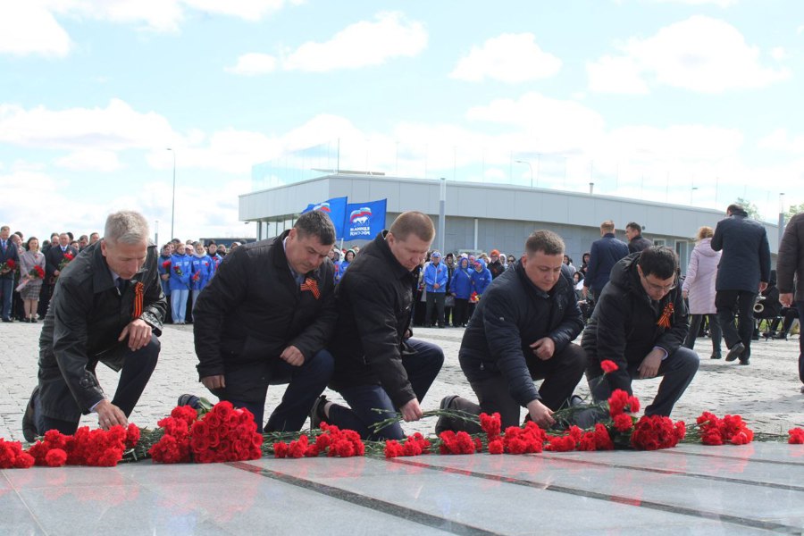 Возложение цветов к Мемориалу «Строителям безмолвных рубежей» и участие в акции «Сад памяти»
