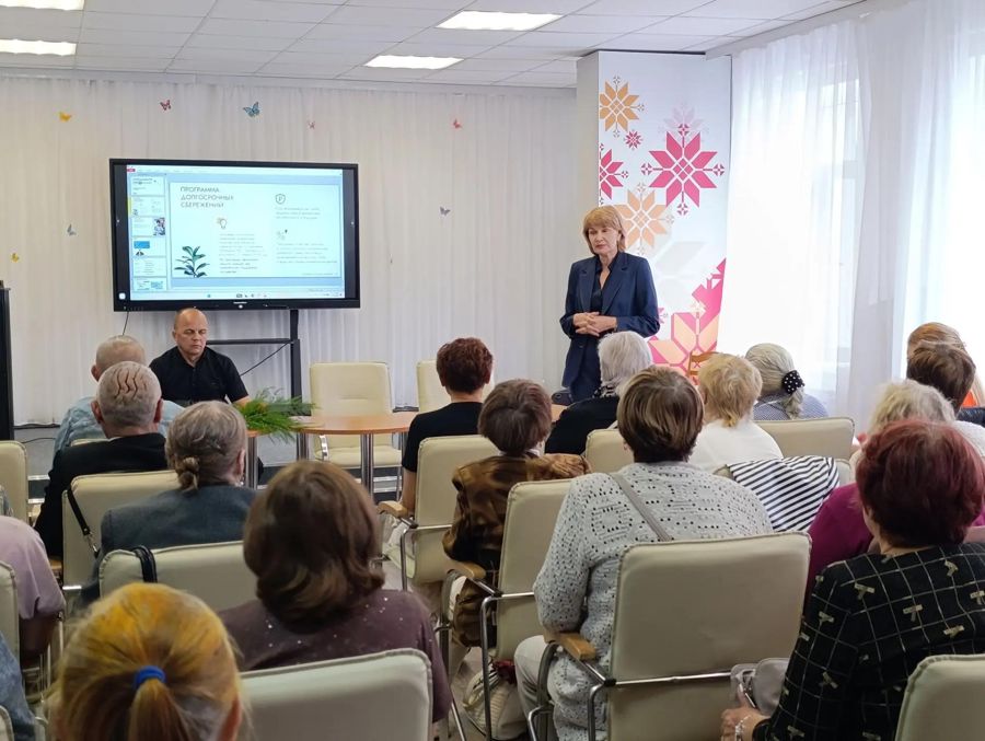 Как не попасться на уловки мошенников и грамотно распорядиться накоплениями: в Шумерлинском КЦСОН прошла просветительская встреча
