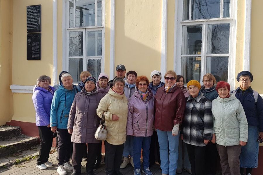 Получатели услуг Цивильского ЦСОН познакомились с историей банка.
