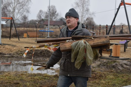 Сотрудники администрации Ядринского муниципального округа провели субботник в парке «Старый город»