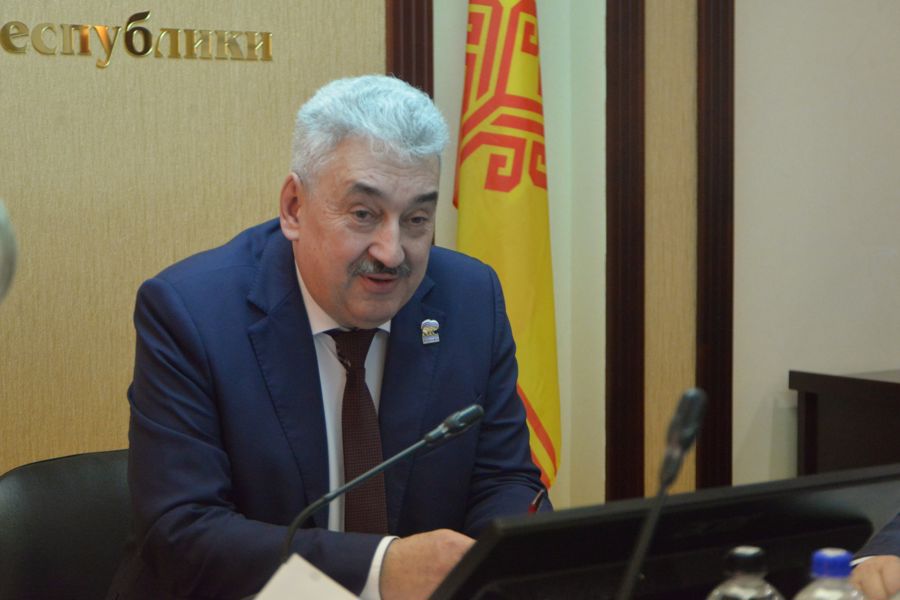 Леонид Черкесов провел еженедельное совещание с руководителями комитетов парламента